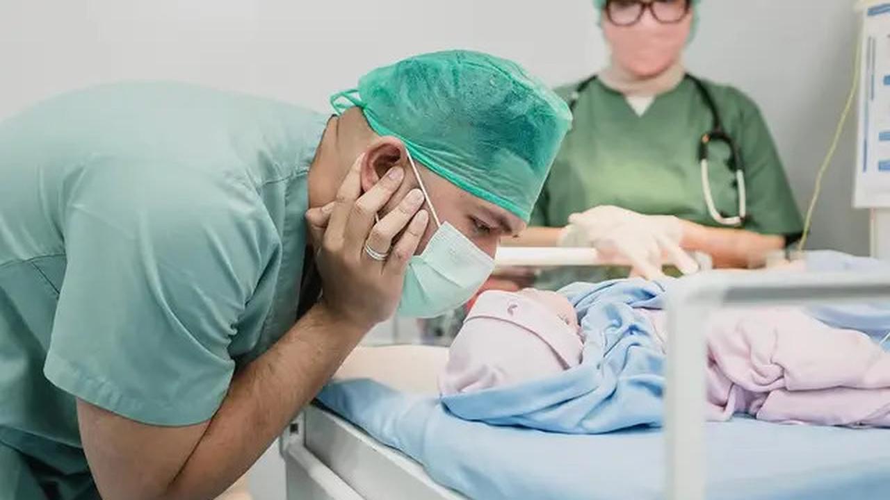 7 Potret Kesha Ratuliu Melahirkan Anak Ketiga, Penuh Haru