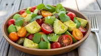 Cara Membuat Salad Alpukat dan Tomat Segar untuk Hidangan Sehat Setiap Hari