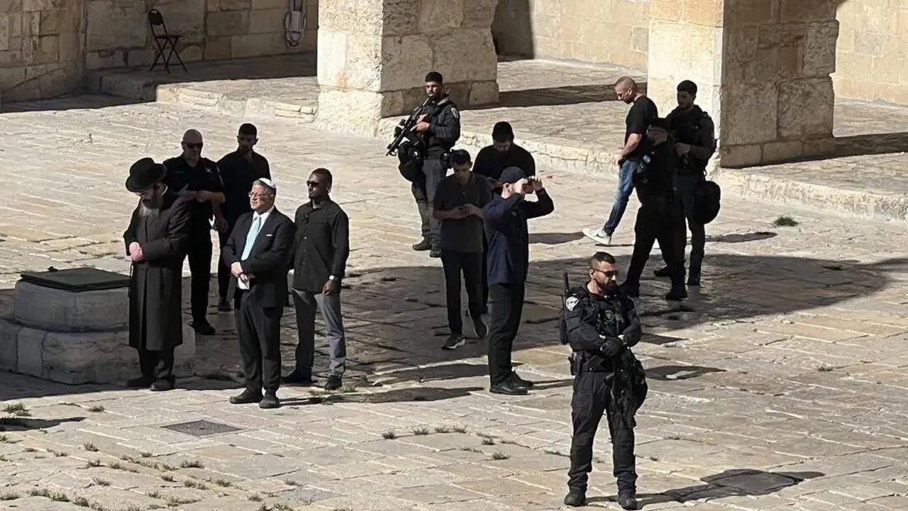 Anggota Parlemen Israel Bersama Ribuan Pemukim Ilegal Serbu Masjid Al-Aqsa