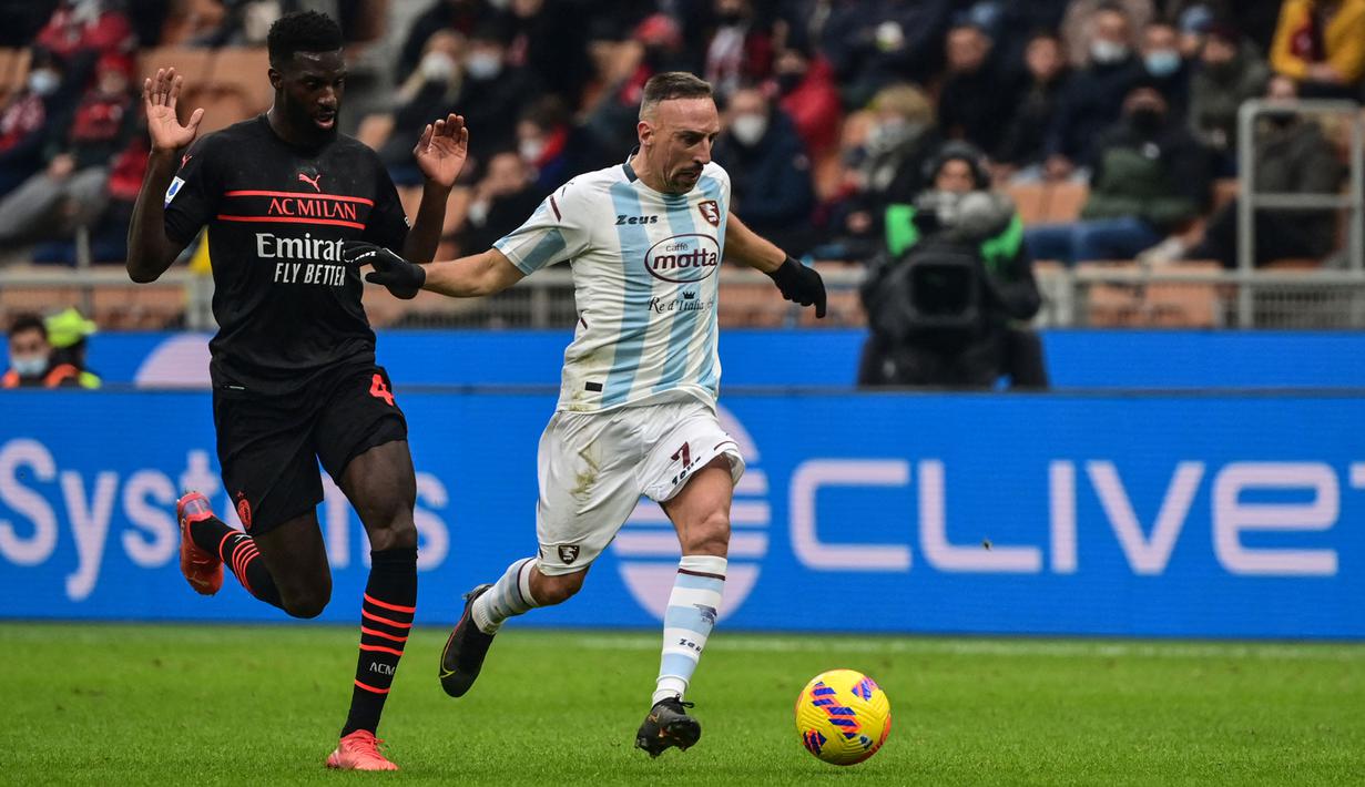Frank Ribery menjadi pemain sayap andalan Bayern Munchen lebih dari satu dekade. Dibekali dengan kecepatan, olah bola, dan umpan cerdiknya, Ribery sering berkontribusi atas kemenangan Bavaria. Ia juga pernah tercatat menjadi pengumpan terbanyak dalam setahun pada 2012. (AFP/Miguel Medina)
