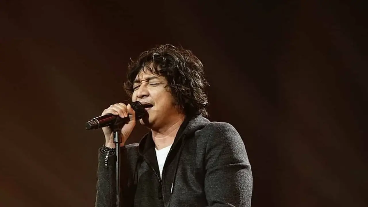 6 Potret Terbaru Pasha Ungu dengan Rambut Gondrong, Curi Perhatian