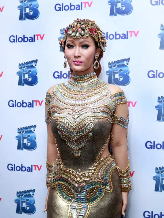 'Allah menciptakan manusia ya kita harus menerima apa adanya. Selain rajin lari, aku facial, dilaser, udah gitu aja nggak tanam benang, setrika, sulam dan macem-macem,' tutup Inul. (Deki Prayoga/Bintang.com)