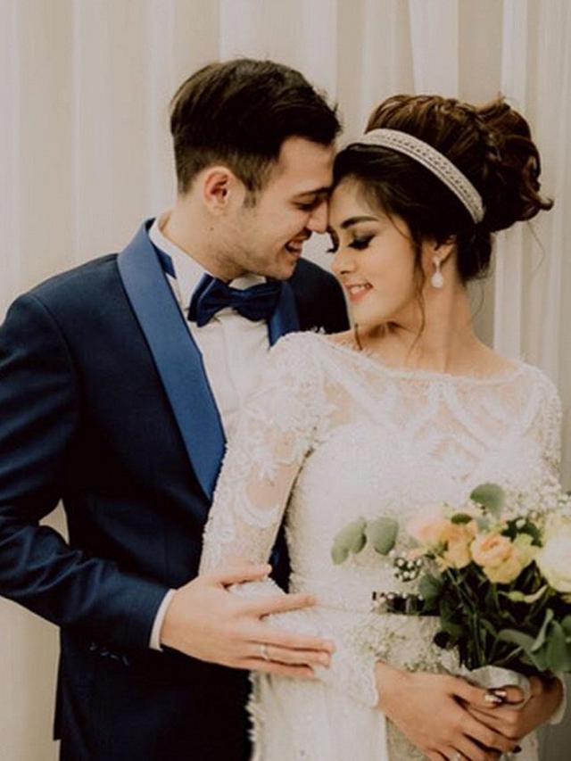 Rifky Balweel Dampingi Istri Maternity Shoot Bergaya Klasik, Ini 6