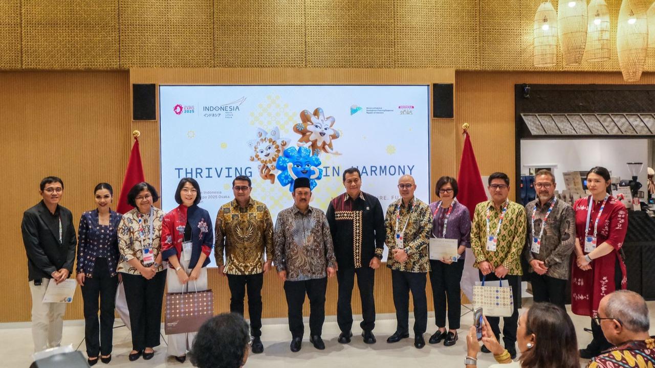 Menteri Ekraf Teuku Riefky Harsya saat menghadiri seremoni penutupan paviliun Indonesia di Osaka, Jepang