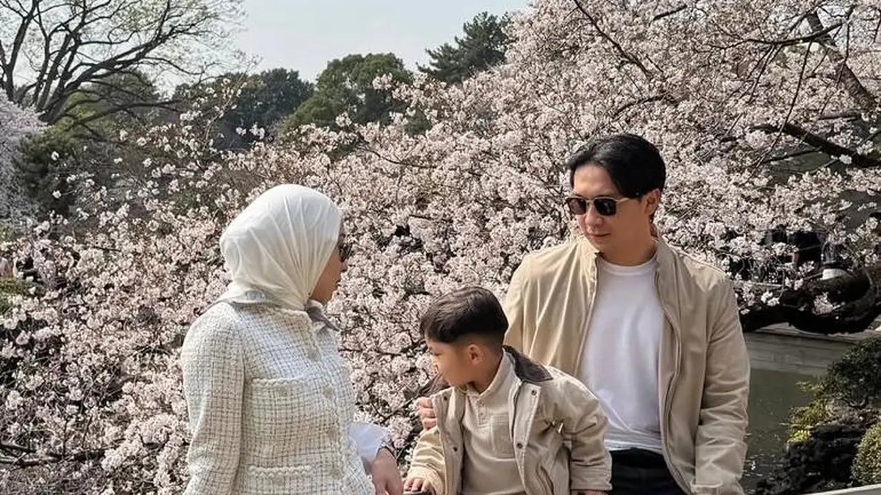 Makin Konsisten Berhijab, Gaya Liburan Nikita Willy di Jepang Curi Atensi