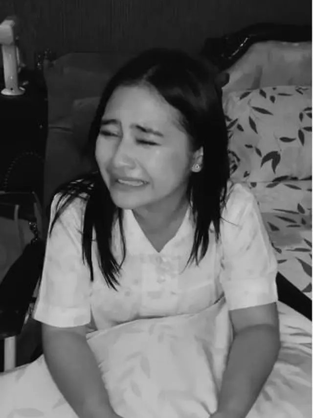 7 Momen Perayaan Ultah Prilly Latuconsina ke-25, Dapat Kejutan Billboard Raksasa