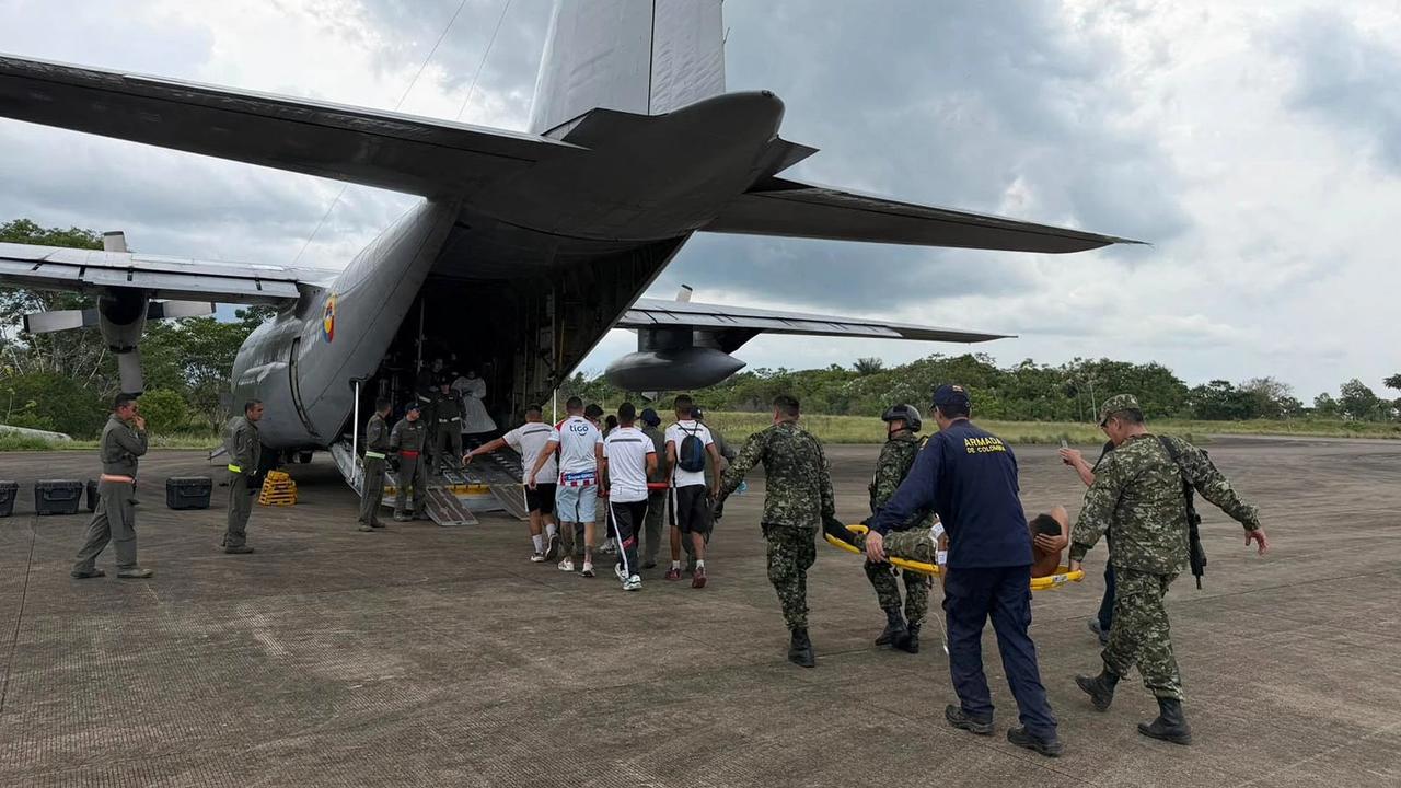 FOTO: Pesawat Hercules Jatuh Sesaat Lepas Landas Puluhan Orang Tewas