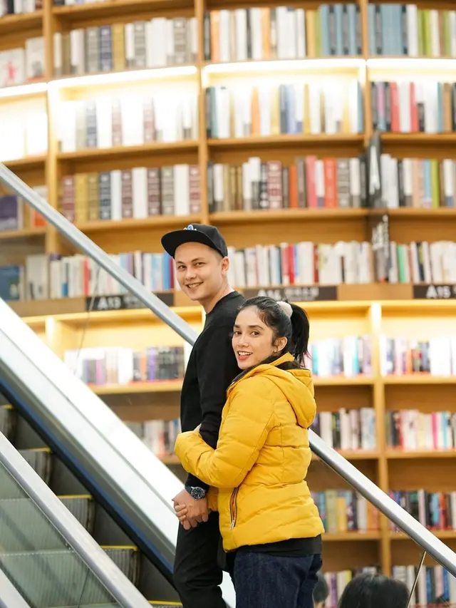 [Fimela] Ussy Sulistiawaty dan Andhika Pratama