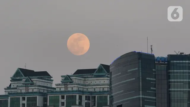 Fenomena Blue Moon di Jakarta