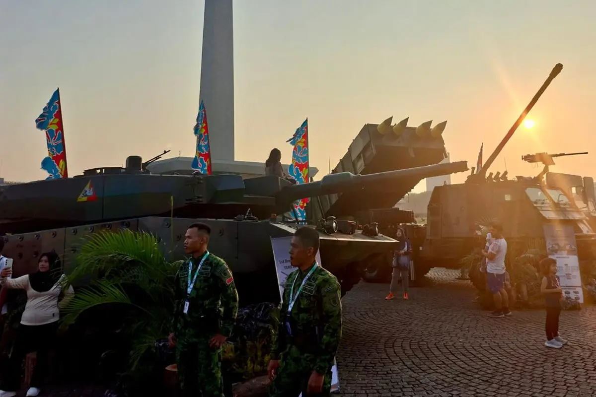 Komando Cadangan Strategis Angkatan Darat (Kostrad) menggelar Kostrad Run 2026 di Lapangan Silang Monas, Jakarta Pusat, Minggu (7/7/2026).