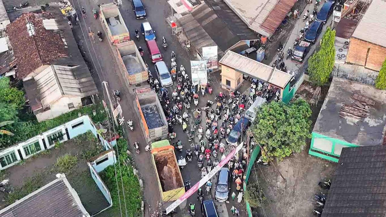 FOTO: Macet Horor Setiap Pagi di Parung Panjang