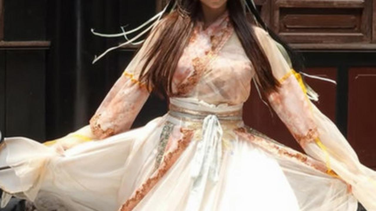 5 Potret Cantik Fuji Pakai Hanfu di China, Anggun Bak Putri Negeri Dongeng