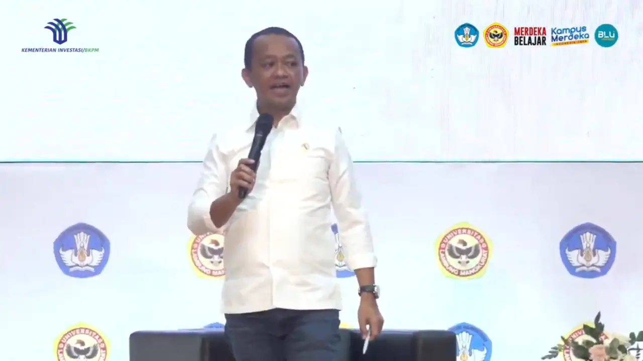 Menteri Investasi/Kepala Badan Koordinasi Penanaman Modal (BKPM) Bahlil Lahadalia dalam Kuliah Umum di Universitas Lambung Mangkurat, Banjarbaru, Kamis (2/5/2024). (Arief/Liputan6.com)