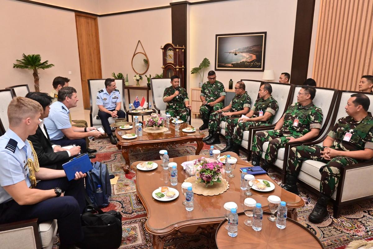 FOTO: Kaskoopsudnas Terima Kunjungan Kehormatan Air Commander Australia