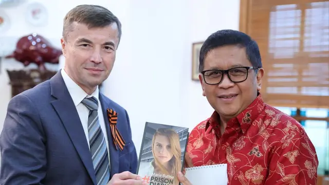 Duta Besar Federasi Rusia untuk Indonesia Sergei Tolchenov bertemu Sekjen PDIP Hasto Kristiyanto di kediaman Megawati, di Menteng, Jakarta
