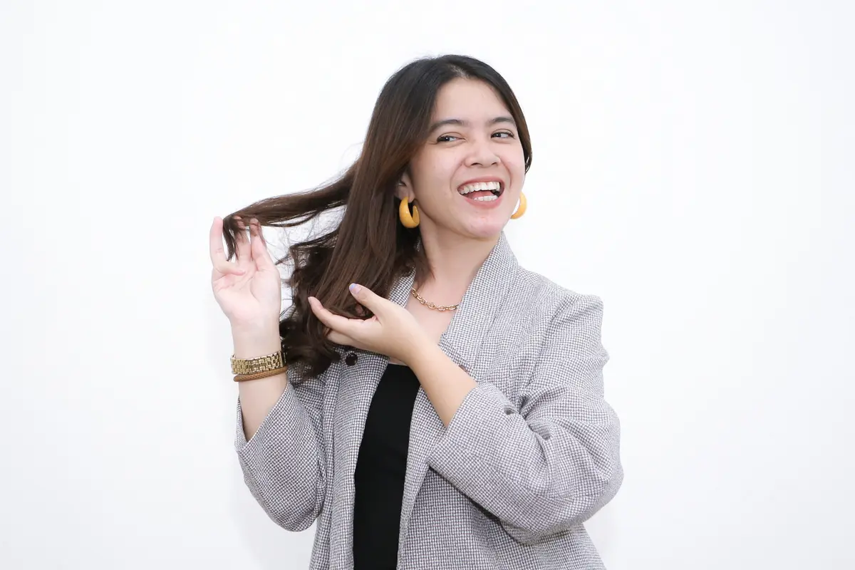 wanita februari riang