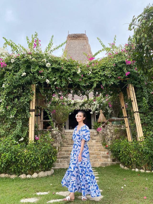 7 Potret Liburan Ririn Ekawati di Sumba, Bagi Vitamin Untuk Warga Setempat