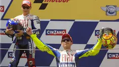 Persaingan Valentino Rossi dengan Jorge Lorenzo sudah terjadi sejak beberapa tahun lalu. Kedua pebalap MotoGP Yamaha ini pernah terlibat duel menengangkan yang dimenangkan Rossi di seri MotoGP Catalunya 2009 di Barcelona, Spanyol.