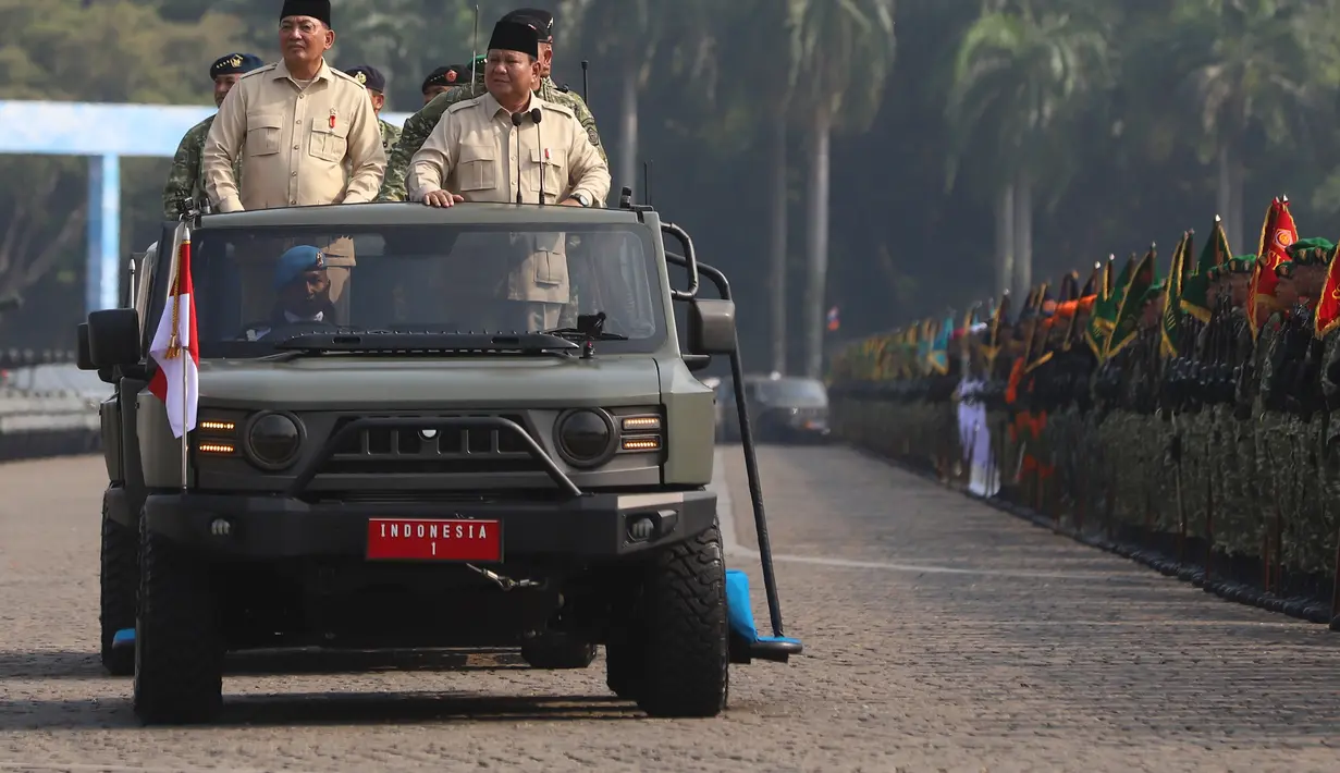 Menurut Presiden Prabowo, TNI merupakan benteng Negara Kesatuan Republik Indonesia (NKRI) di tengah ketidakpastian global. (merdeka.com/Arie Basuki)