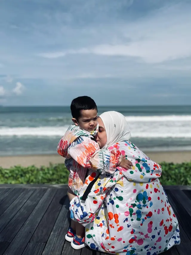 Bersama Arya Saloka, Ini 6 Momen Liburan Putri Anne Ke Bali dengan Anak