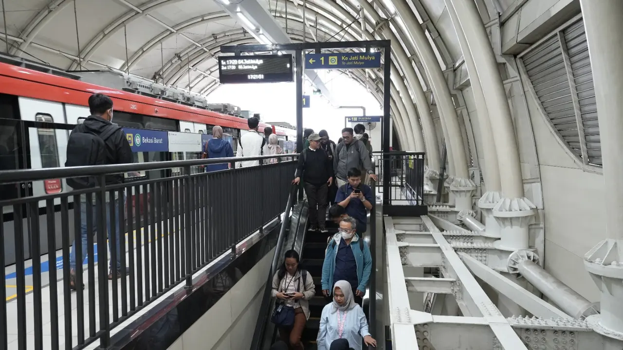 Penggunaan transportasi publik berbasis rel LRT Jabodebek meningkat di awal tahun. (Dok LRT Jabodebek)