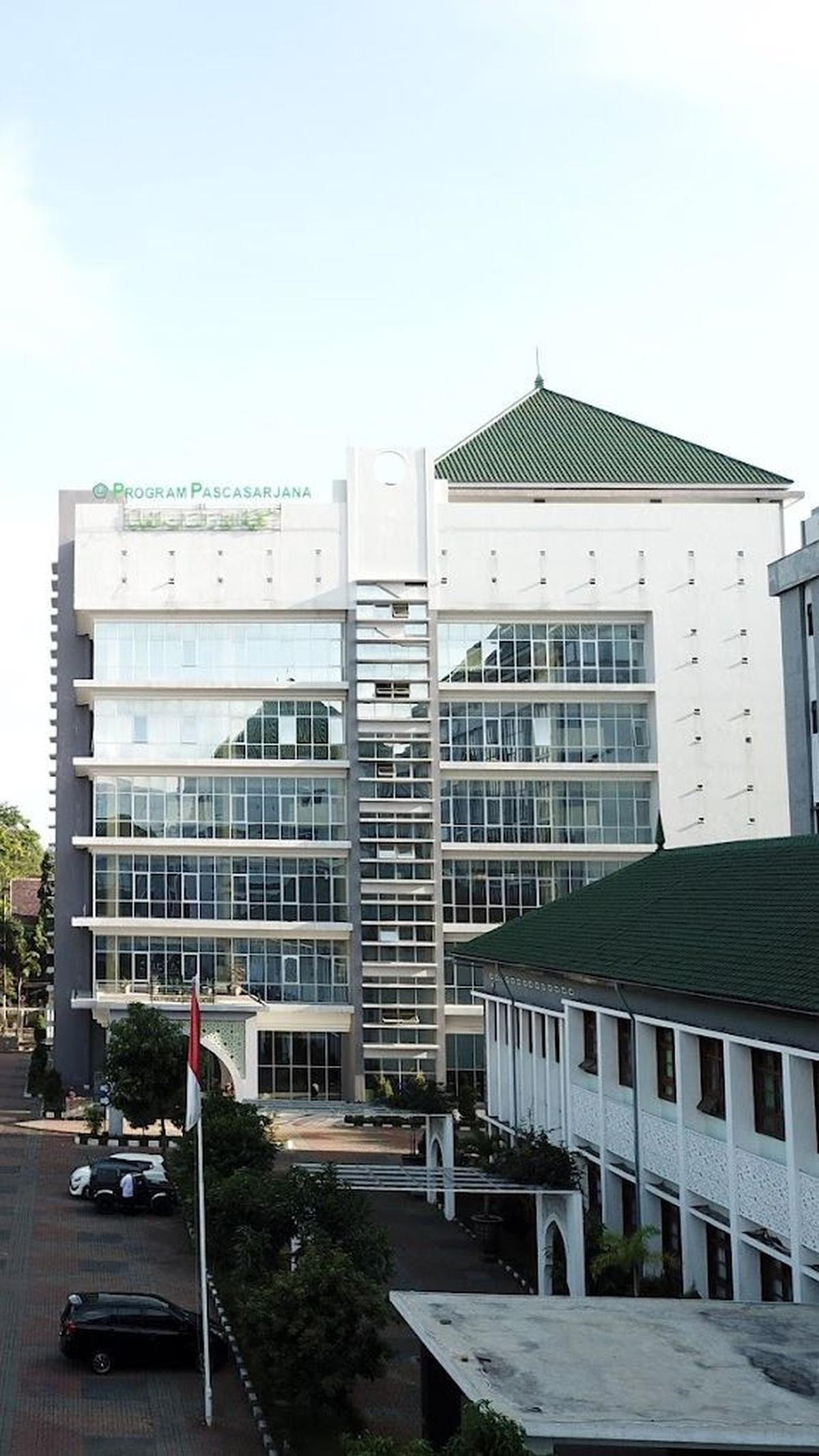 Tolchah menjadi rektor Unisma hingga tahun 1998