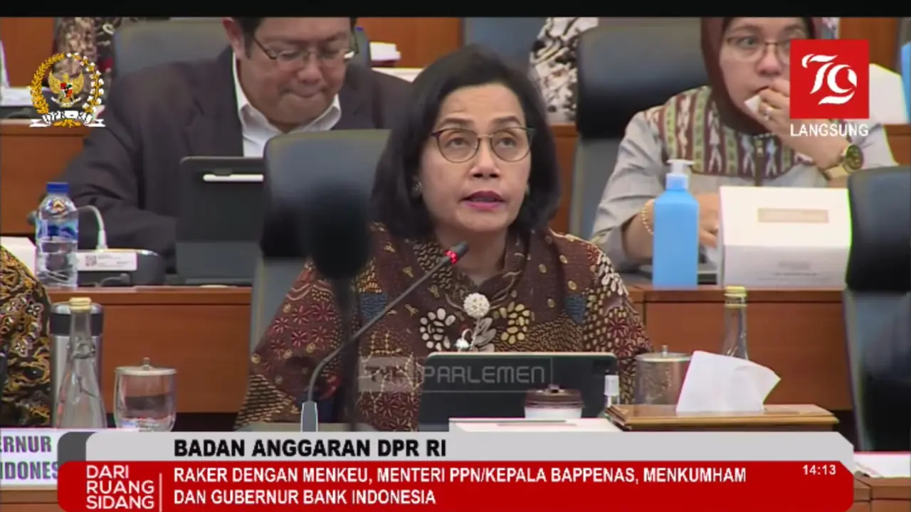Menteri Keuangan (Menkeu) Sri Mulyani Indrawati dalam rapat bersama Banggar DPR RI, Selasa (27/8/2024). (Tira/Liputan6.com)