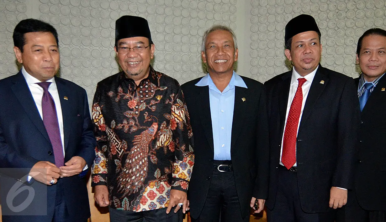 (Ki-ka) Ketua DPR Setya Novanto, Ketua BPK Harry Azhar Azis, Wakil Ketua DPR Agus Hermanto, Fahri Hamzah, dan Taufik Kurniawan sebelum rapat paripurna DPR di Gedung Parlemen, Senayan, Jakarta, Senin (5/10/2015). (Liputan6.com/JohanTallo)