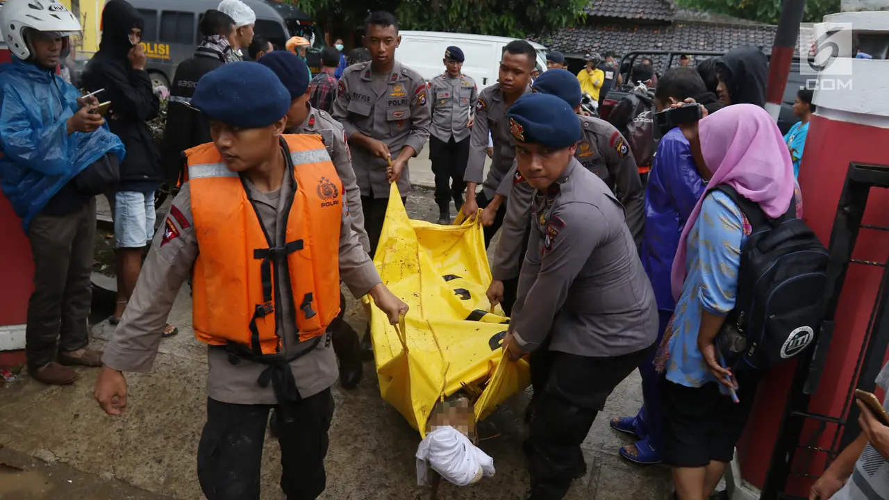 Puluhan Jenazah Tsunami Anyer Ditampung di Puskesmas Carita