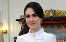 7 Outfit Ibu Pejabat ala Arumi Bachsin, Tampilan Elegan dan Penuh Wibawa