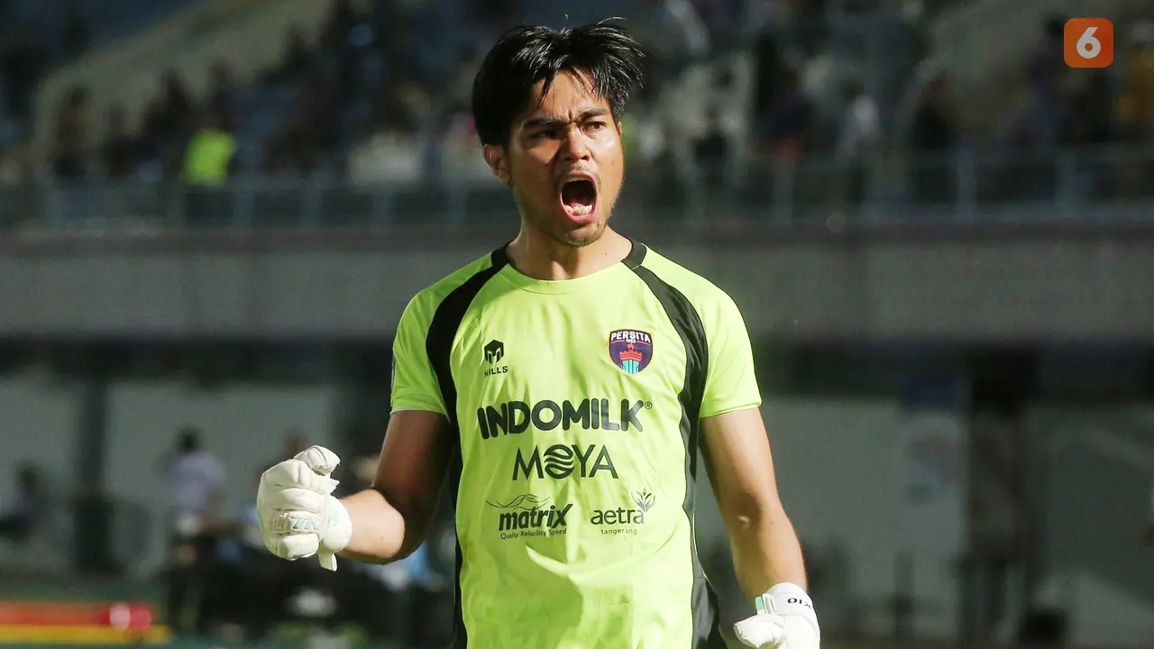 Foto: Selebrasi Emosional Kartika Ajie di Laga Debut Bersama Persita Tangerang, Clean Sheet dan Menang