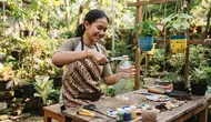 8 Cara Membuat Pot Gantung dari Botol Minyak Goreng Bekas 2 Liter, Hemat Biaya dan Ramah Lingkungan