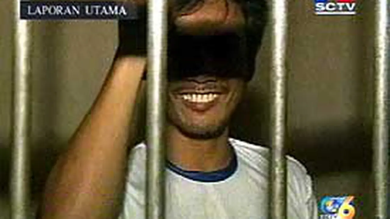 041004aBomMksr.jpg