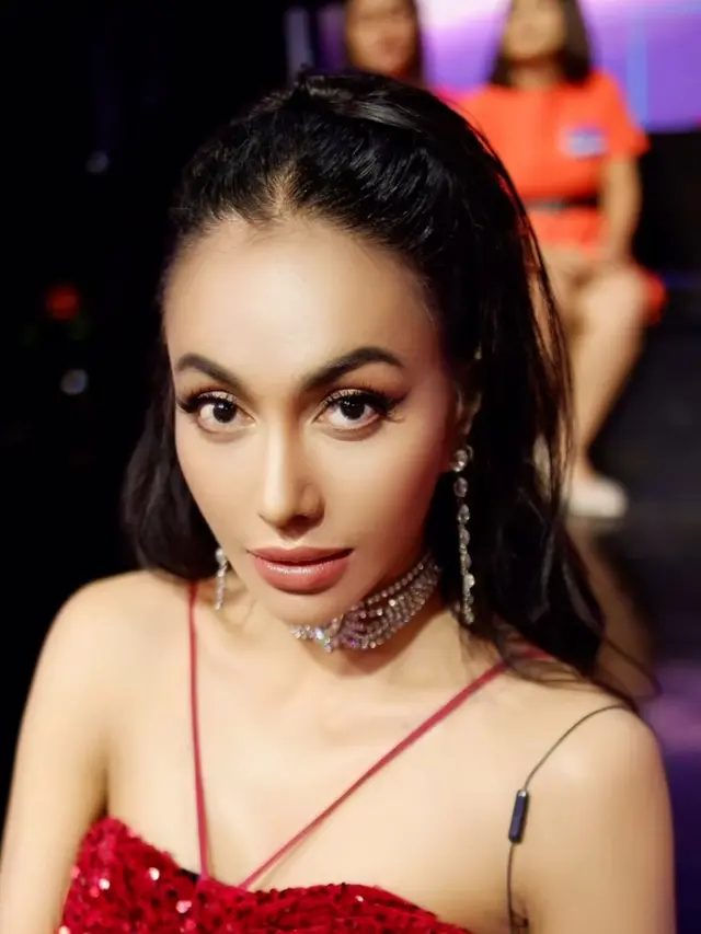 Tampilan Terbaru Wajah Denada Setelah Operasi Plastik. [@denadaindonesia]