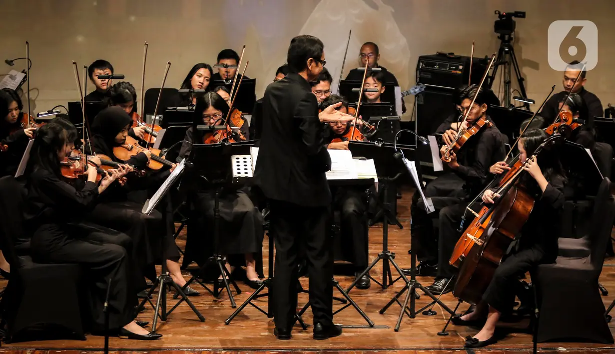 Selain menyuguhkan konser, ansambel juga dipertunjukkan dalam konser tersebut dengan adanya LME (Light Ministry Ensemble) yang mayoritas diisi siswa berkebutuhan khusus. (Liputan6.com/Angga Yuniar)