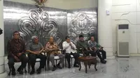 Wakil Presiden Jusuf Kalla menemui Tim 9 bentukan Presiden Joko Widodo di kantornya, Jalan Veteran III, Jakarta Pusat.