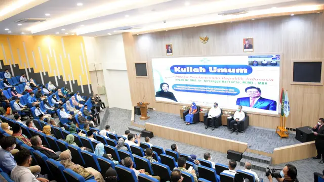 Menko Perekonomian Airlangga Hartarto menyampaikan keynote speech pada Kuliah Umum Strategi Percepatan Pengembangan Digitalisasi dan Kewirausahaan Pada Mahasiswa di Universitas Islam Negeri Raden Fatah Palembang (5/3/2022). (Dok ekon.go.id)