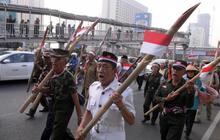Semarak pawai Hari Veteran, bekas pejuang bawa bambu runcing