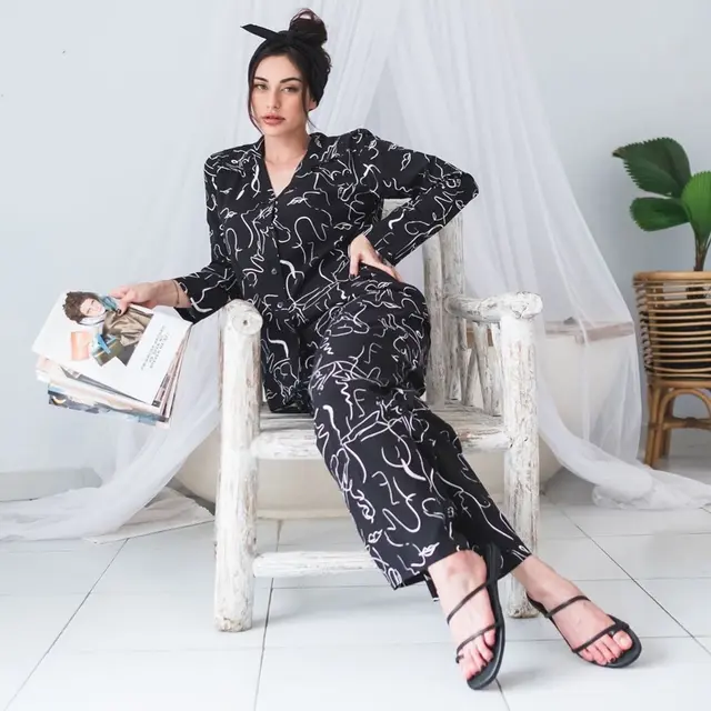 Gaya Kasual Nora Alexandra Kenakan Baju Berwarna Hitam. (Sumber: Instagram/ncdpapl)