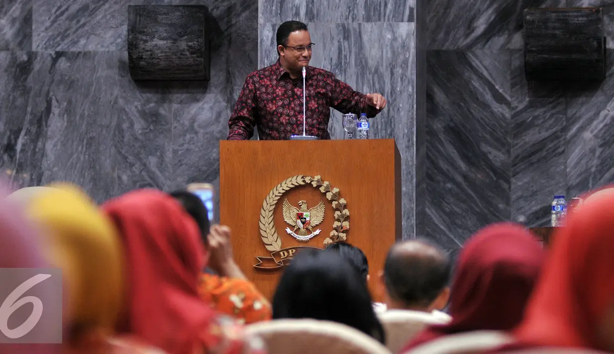 Mendikbud Anies Baswedan menghadiri seminar nasional "Hormati Guru" 43  di Kompleks Parlemen, Jakarta, Selasa (26/04). Komisi X tengah memperjuangkan agar gaji honorer bisa Rp 3 juta per bulan. (Liputan6.com/Johan Tallo)