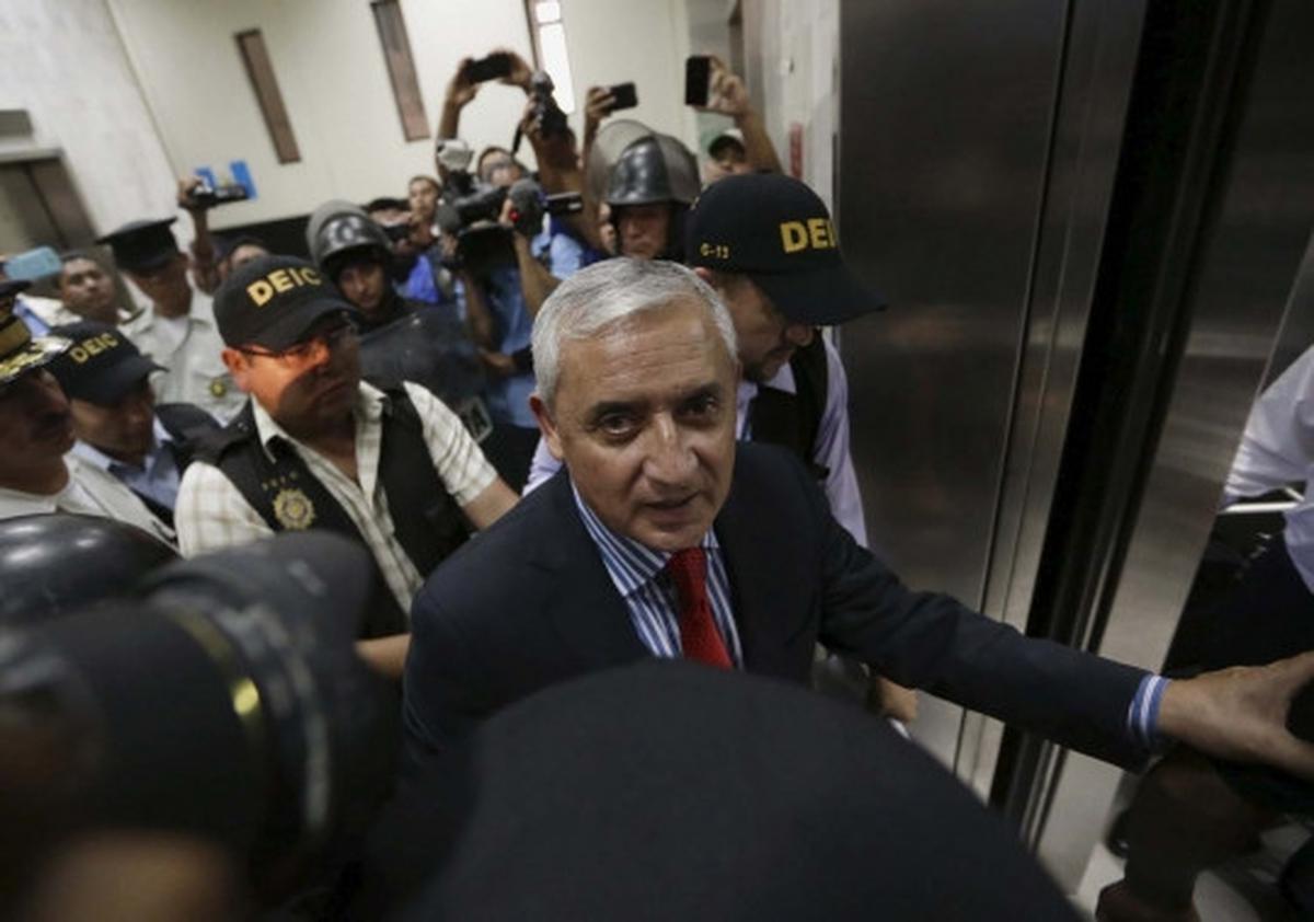 Terbukti korupsi, warga Guatemala hadang mobil Presiden Molina