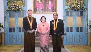 Afriansyah Noor mendapat gelar kehormatan dari Kraton Kasunanan Surakarta Hadiningrat.