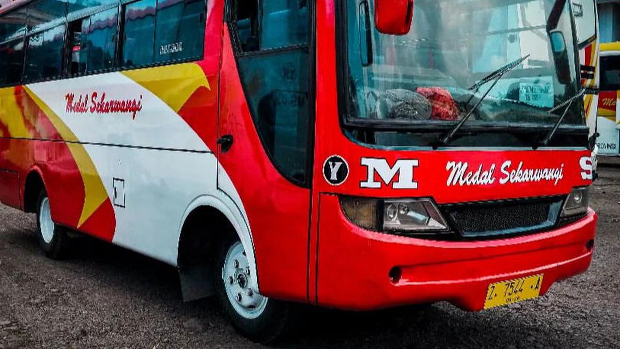 Bus Medal Sekarwangi