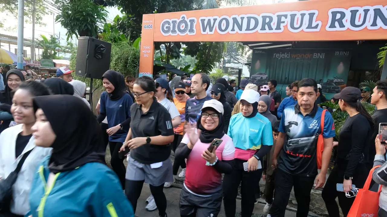 500 peserta hadir dalam kegiatan Car Free Day (CFD) di sekitar Bundaran Hotel Indonesia, Jakarta, Minggu (27/4/2025).