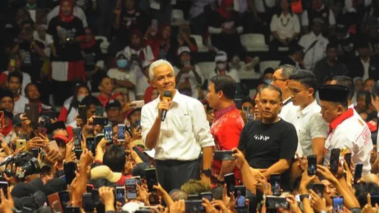 Pendiri SMRC Saiful Mujani menilai, dukungan Jokowi kepada Ganjar wajar. Karena ada di partai yang sama, yakni PDI Perjuangan.