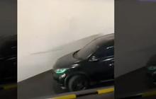 VIDEO: Sejoli 'Mobil Goyang' Kepergok Satpam, Tancap Gas di Parkiran Bak Film Action