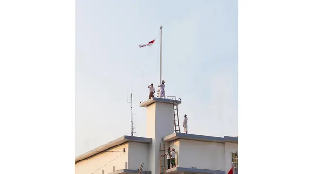 Perobekan Bendera Belanda di Atap Hotel