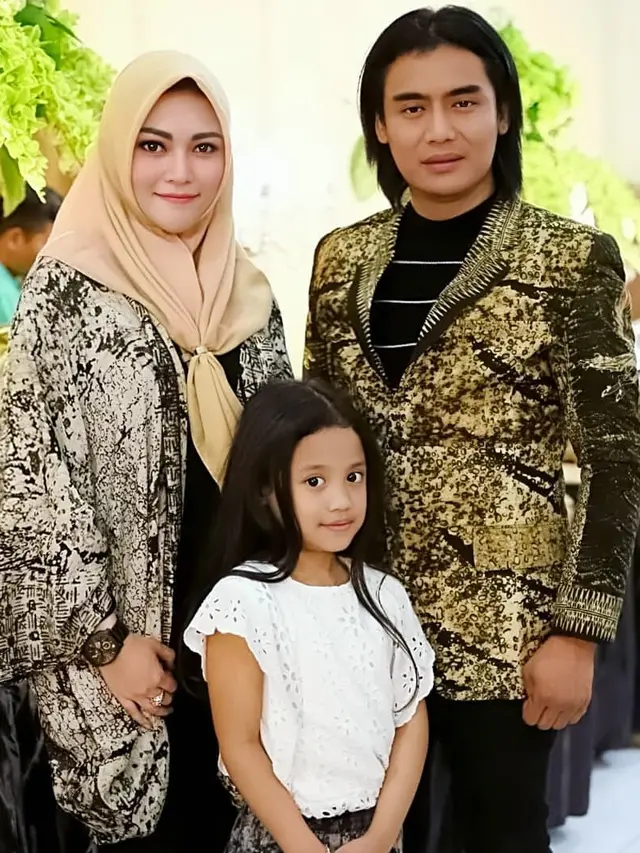 6 Momen Kebersamaan Charly van Houten Bersama Putri Kecilnya yang Semakin Besar