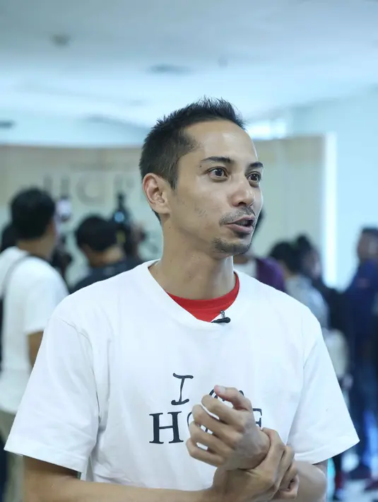 "Kalau di Indonesia kan baru sekarang ini digalakin. Sumber daya manusianya nggak kompeten. Ya contoh simpelnya gue pernah ngobrol sama Dinas Pariwisata tapi dia sendiri nggak tahu lokasi pariwisata daerahnya apa," ujar Fauzi. (Nurwahyunan/Bintang.com)