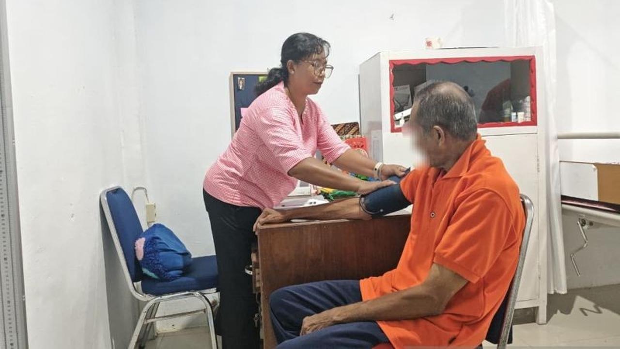 Lapas Saparua Gencarkan Pemeriksaan Kesehatan WBP Lansia, Pastikan Kondisi Terjaga Optimal